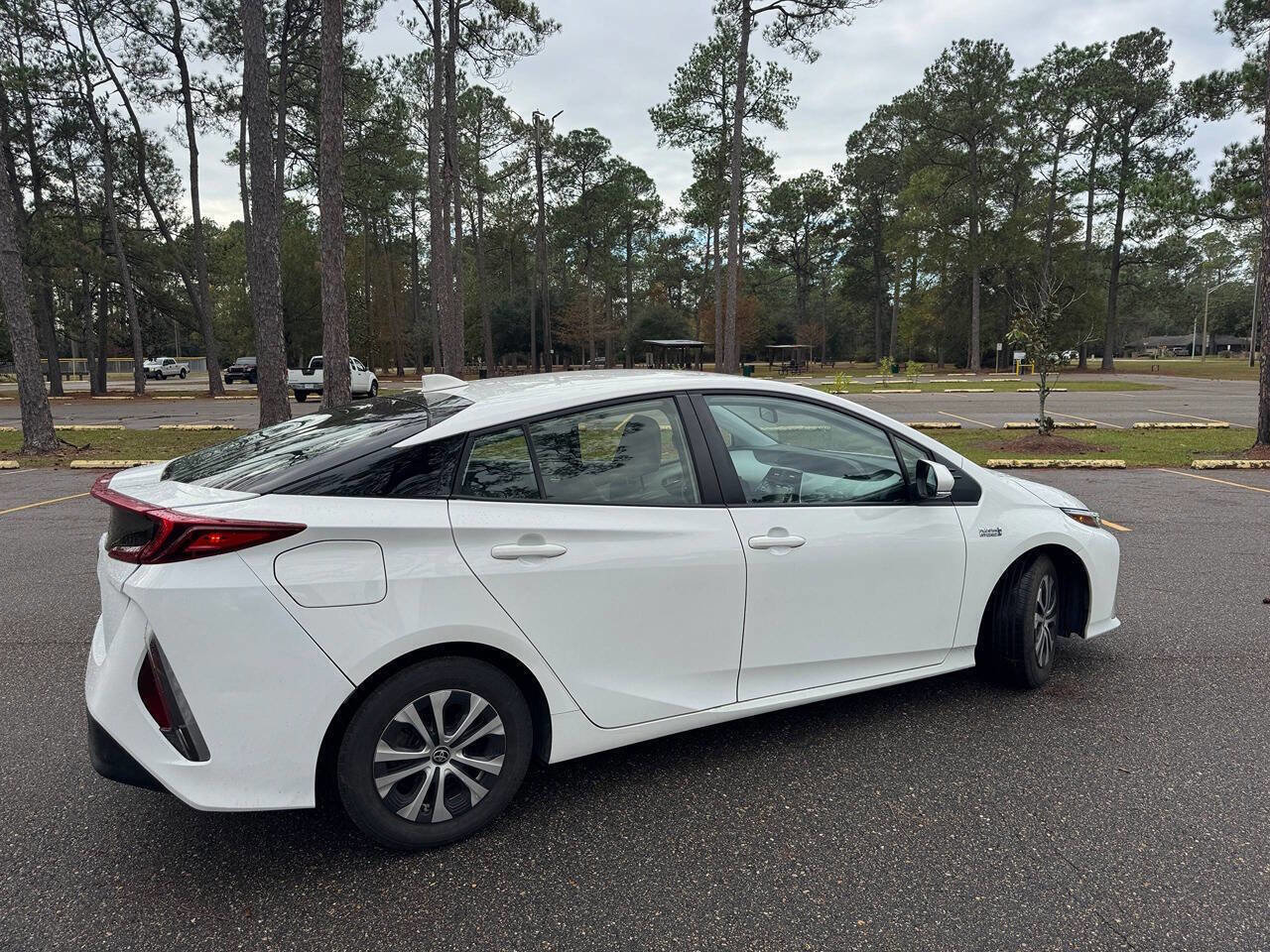 Used 2021 Toyota Prius Prime LE FWD image 5