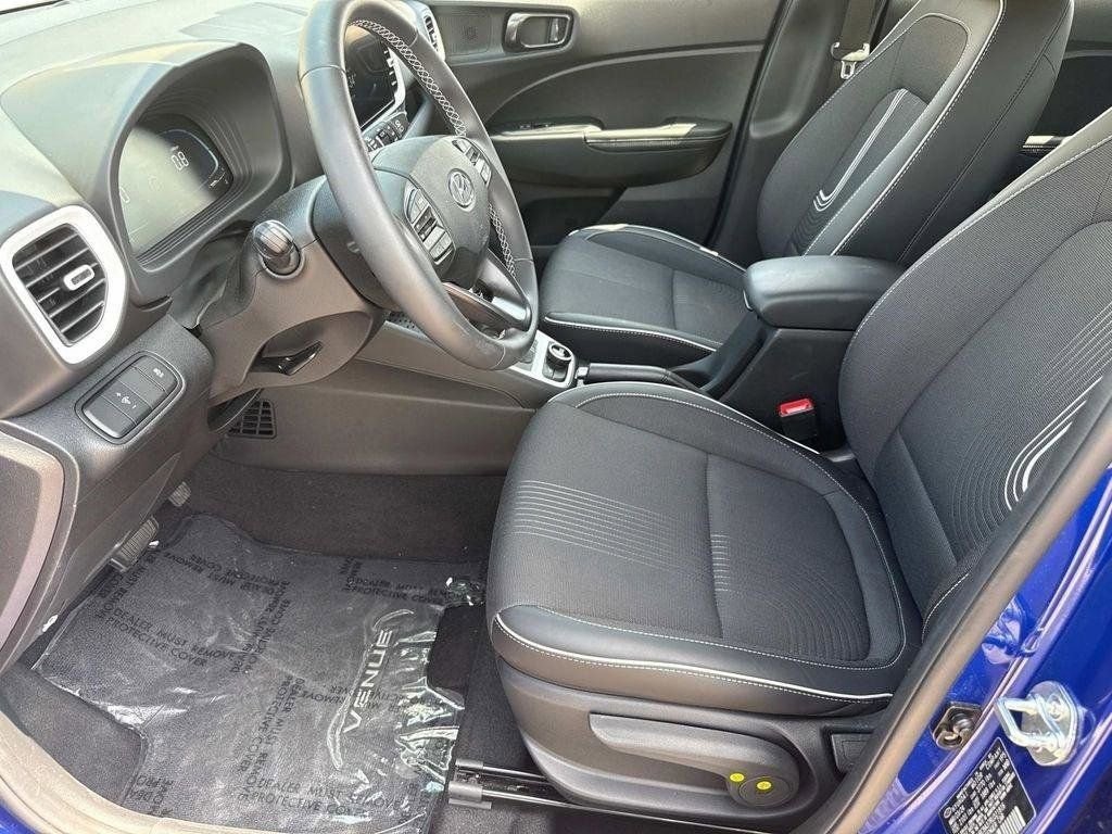 Used 2024 Hyundai Venue Limited FWD image 8