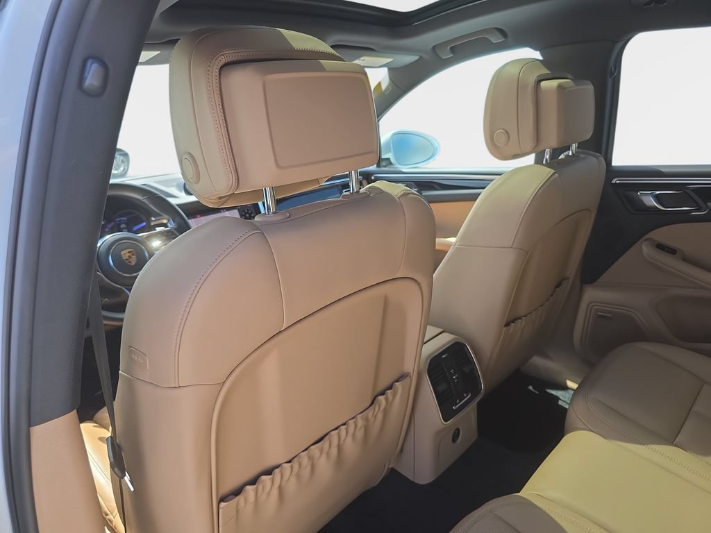 Used 2019 Porsche Macan AWD/4WD image 12
