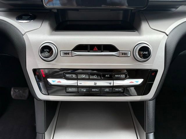 Used 2023 Ford Explorer XLT image 19