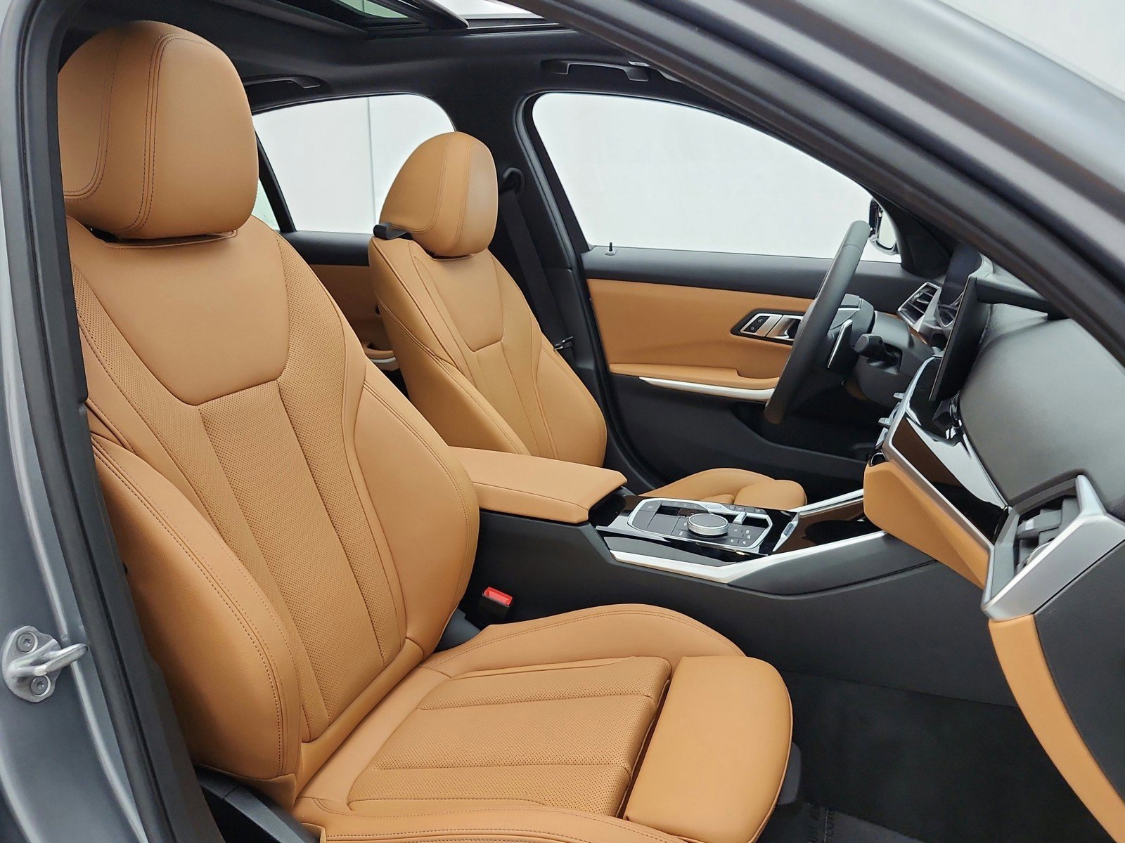 Used 2023 BMW 330i Sedan w/ Driving Assistance Package image 27