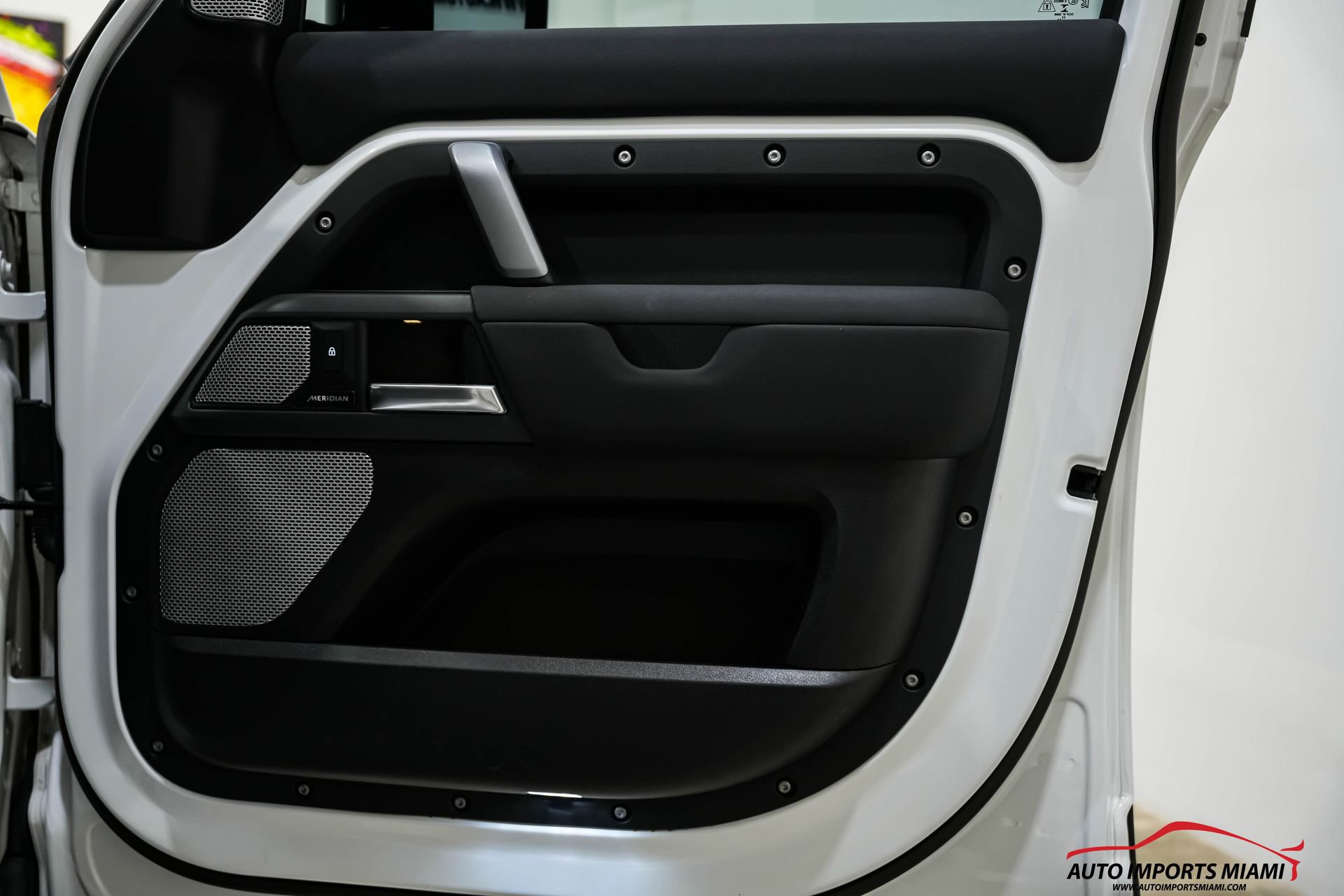 Used 2023 Land Rover Defender 130 X-Dynamic SE image 47