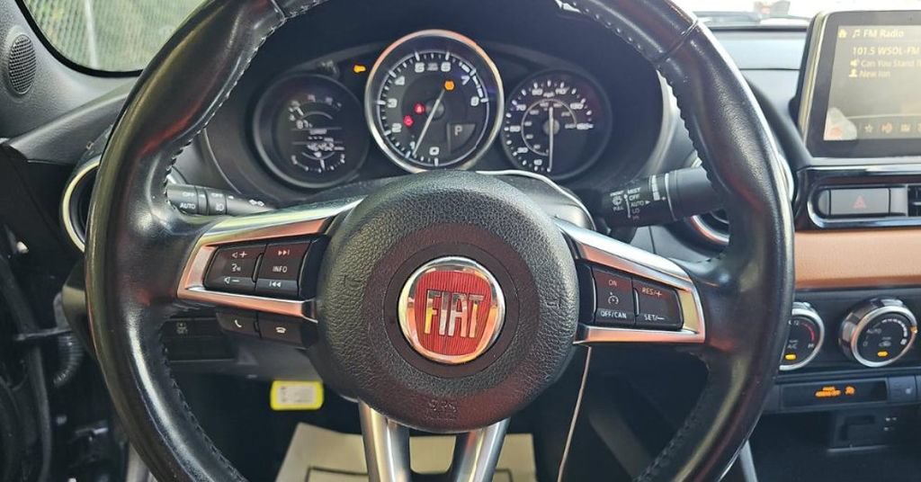 Used 2018 FIAT 124 Spider Lusso w/ Convenience Group RWD image 3
