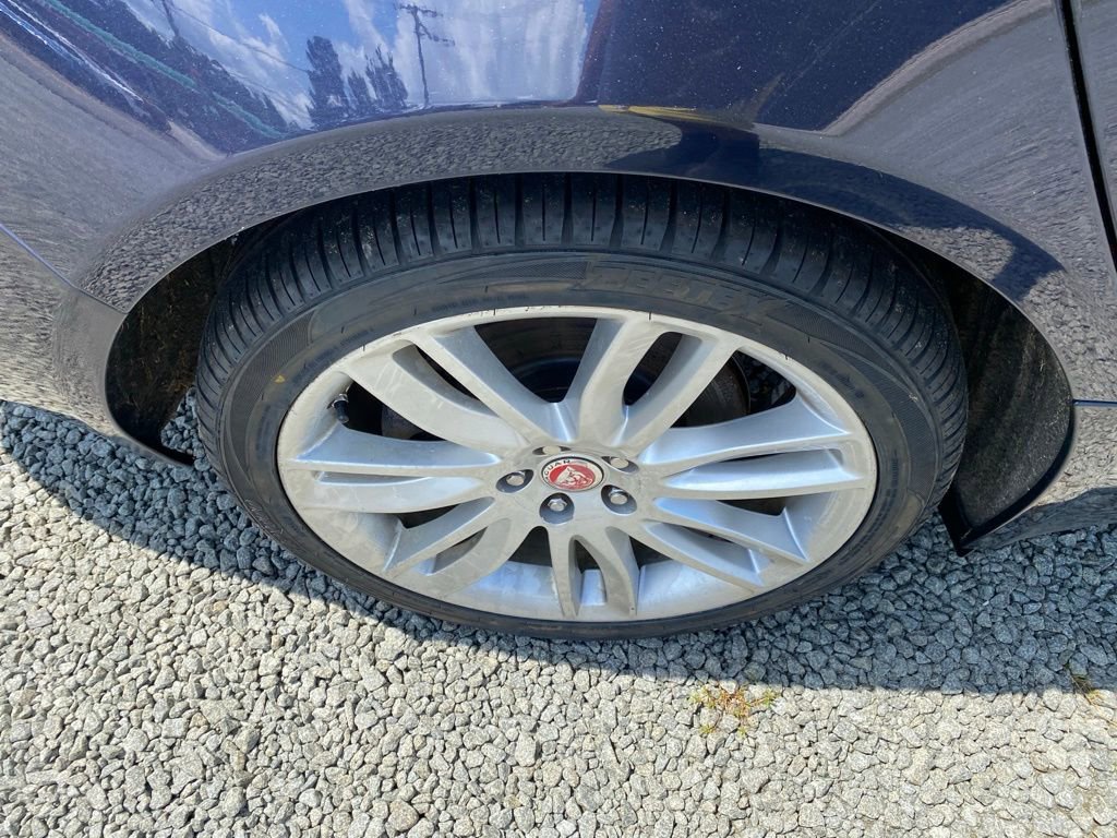 Used 2018 Jaguar XF Prestige image 24
