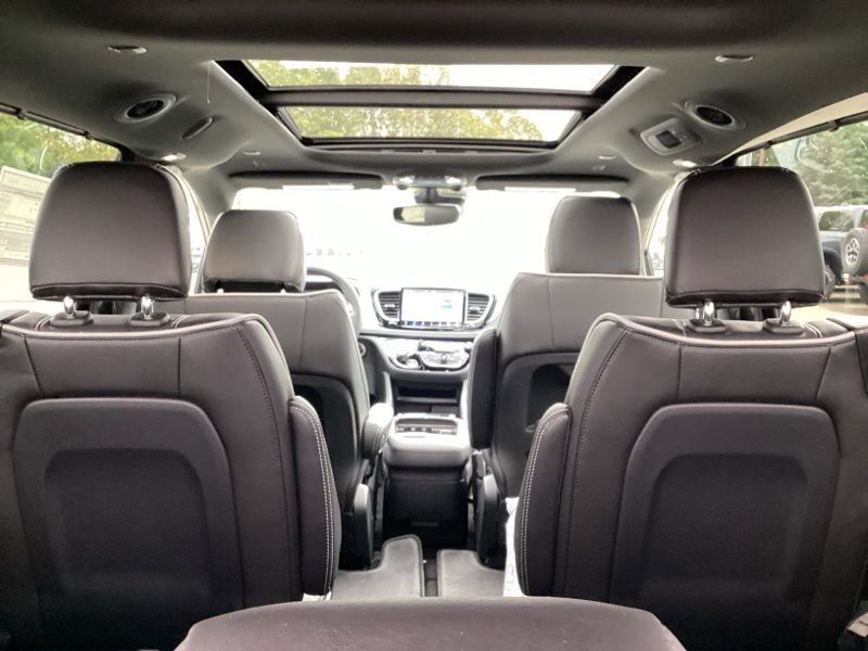 New 2026 Chrysler Pacifica Limited w/ S Appearance Package AWD/4WD image 16
