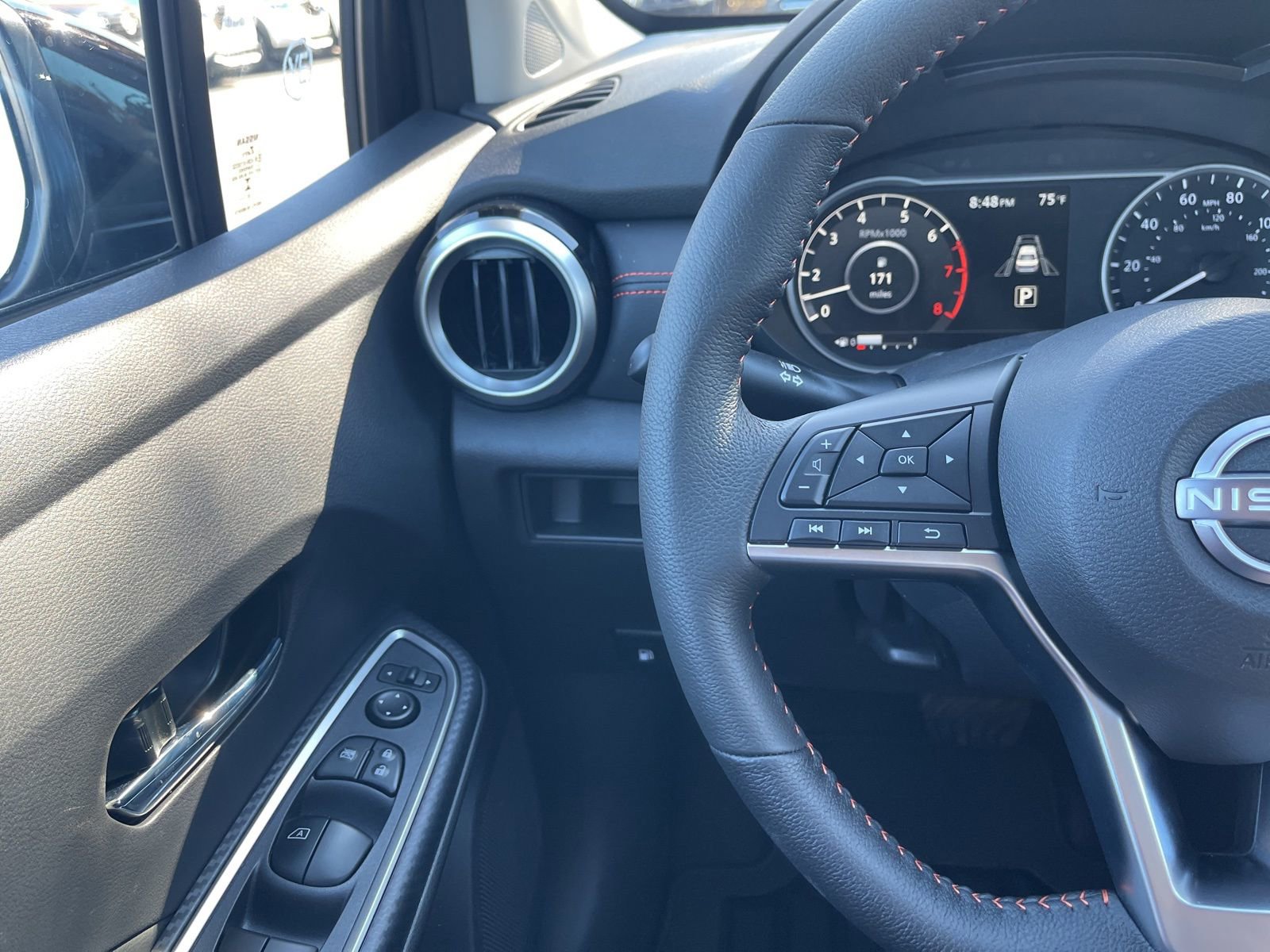 New 2025 Nissan Versa SR image 30