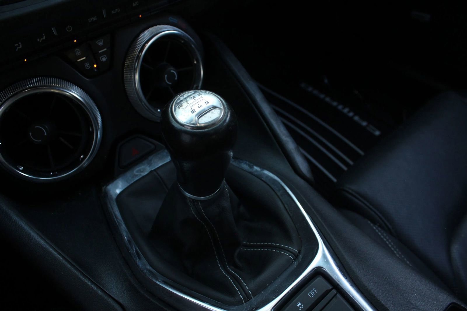 Used 2021 Chevrolet Camaro LT w/ Technology Package RWD image 25