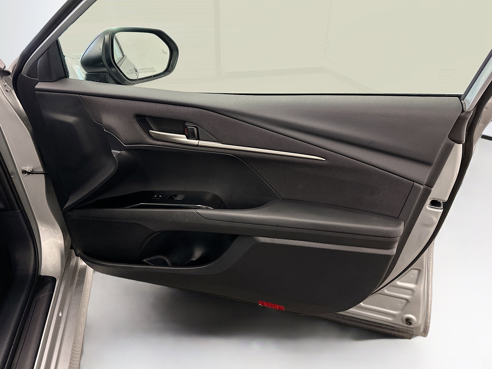 Used 2025 Toyota Camry LE image 33