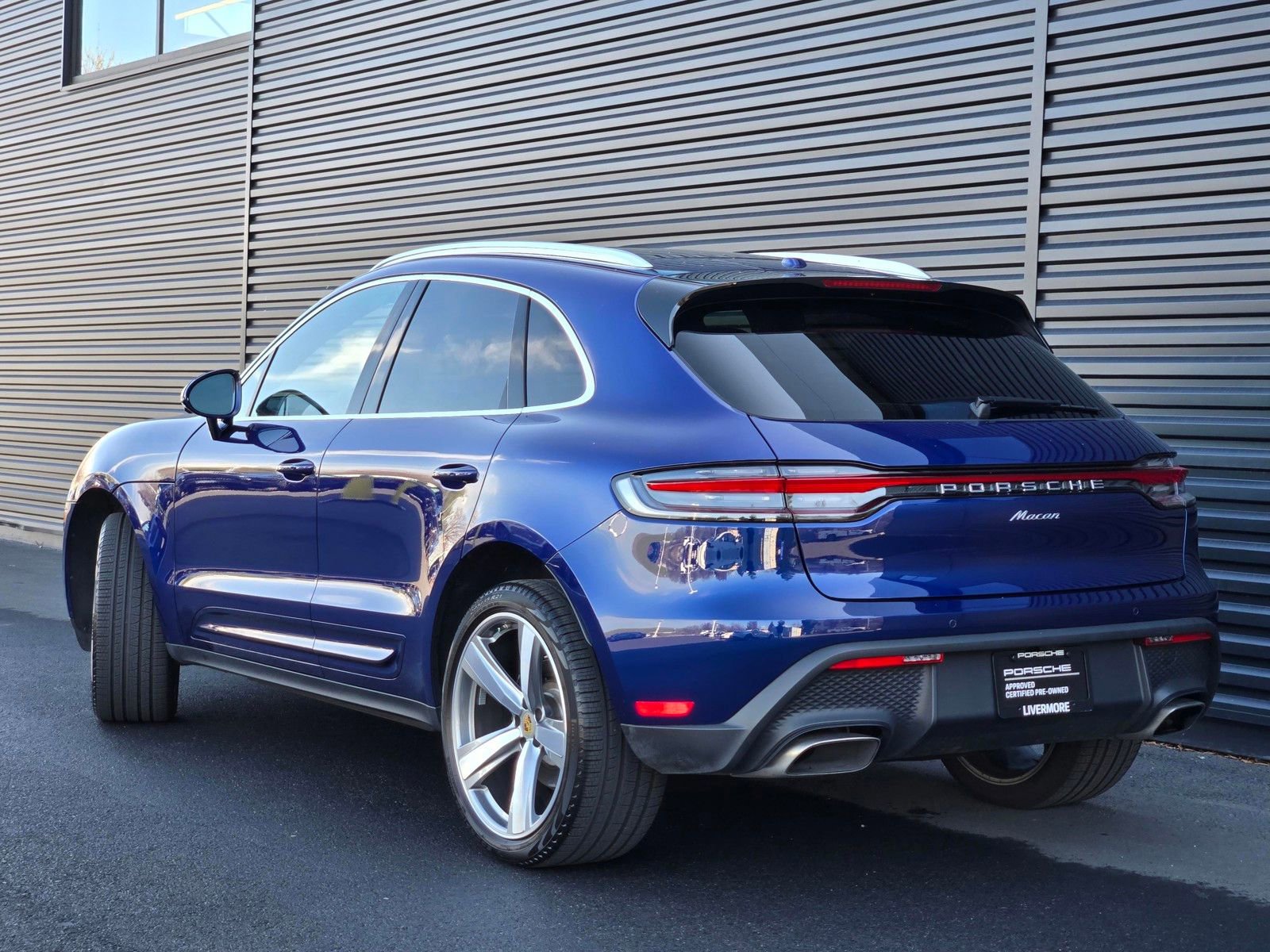 Used 2025 Porsche Macan AWD/4WD image 3