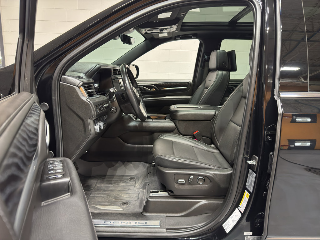 Used 2024 GMC Yukon Denali w/ Advanced Technology Package AWD/4WD image 18