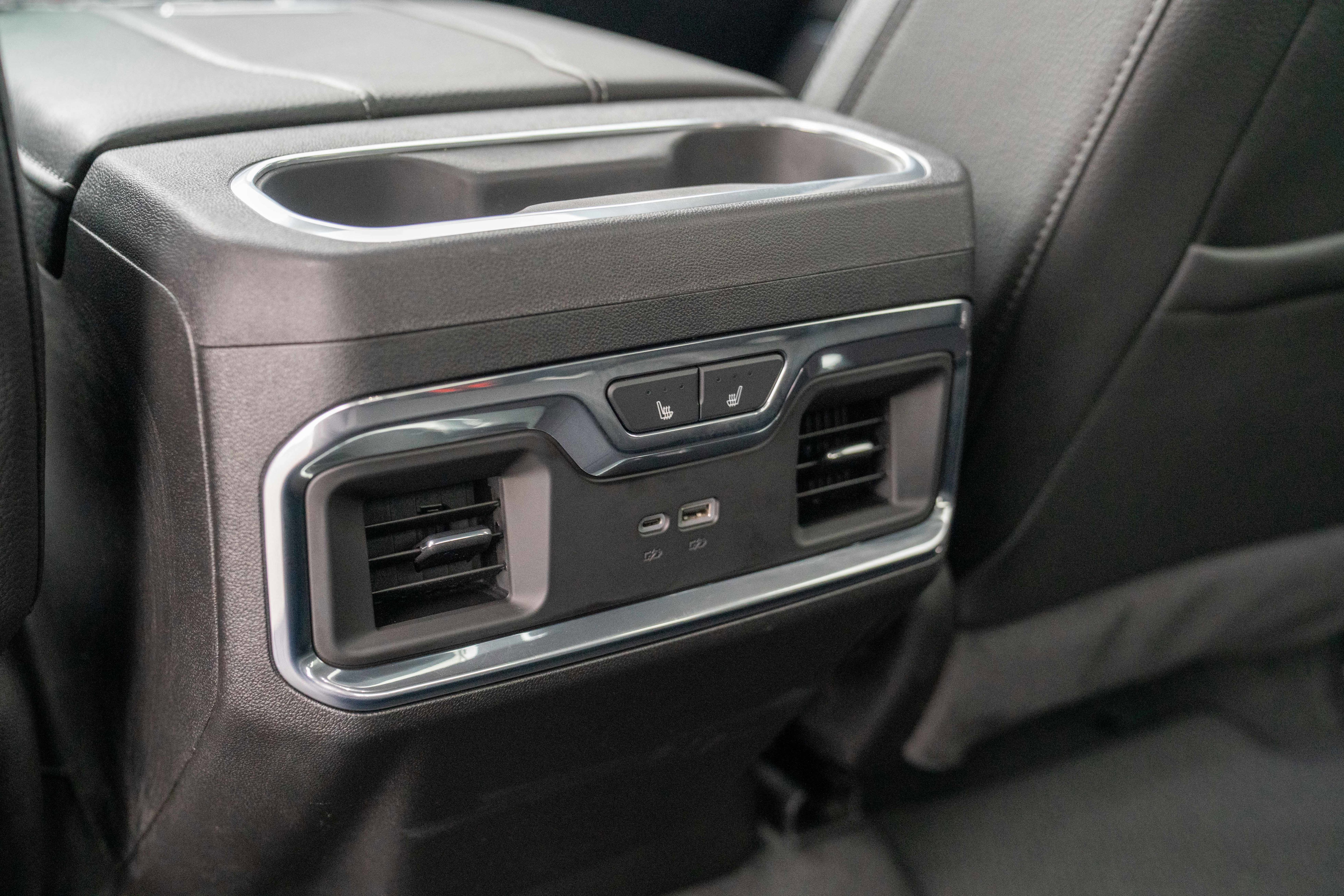 Used 2024 GMC Sierra 3500 Denali w/ Denali Reserve Package image 33