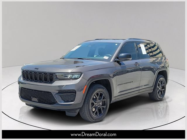Used 2024 Jeep Grand Cherokee Altitude RWD image 1
