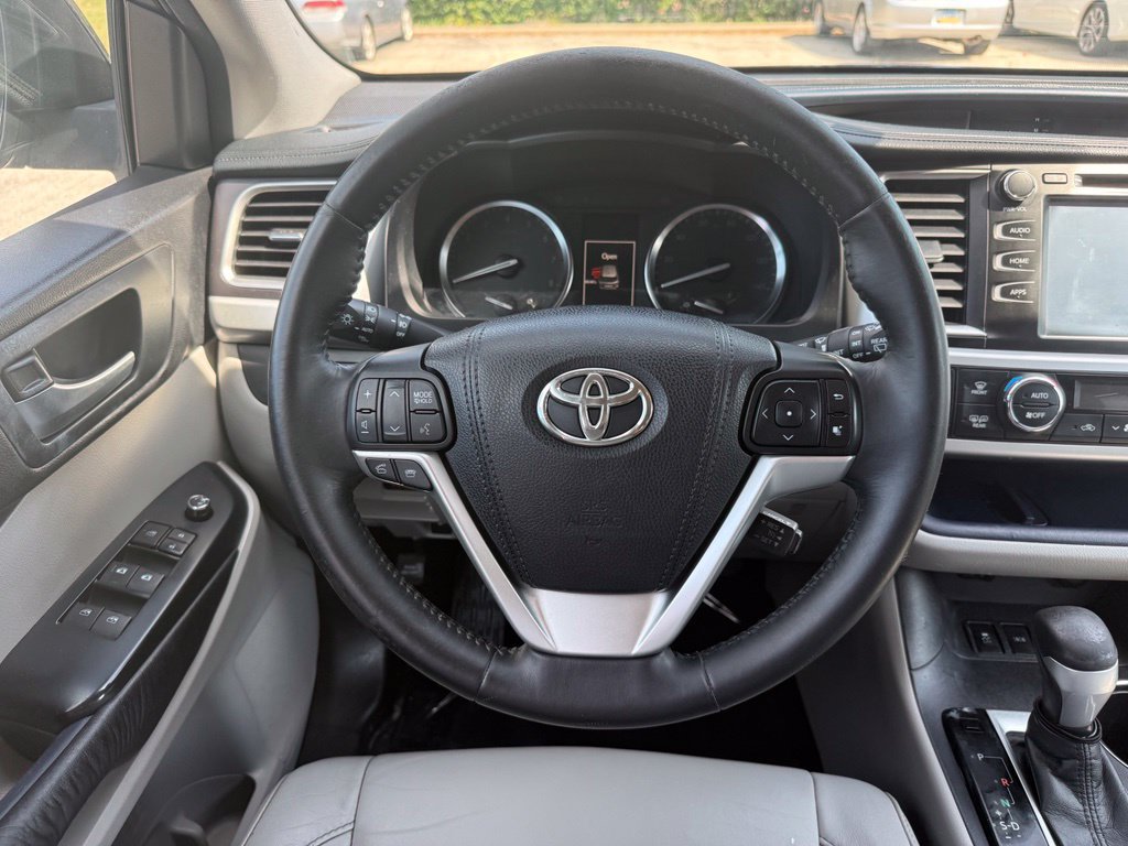 Used 2015 Toyota Highlander XLE AWD/4WD image 15