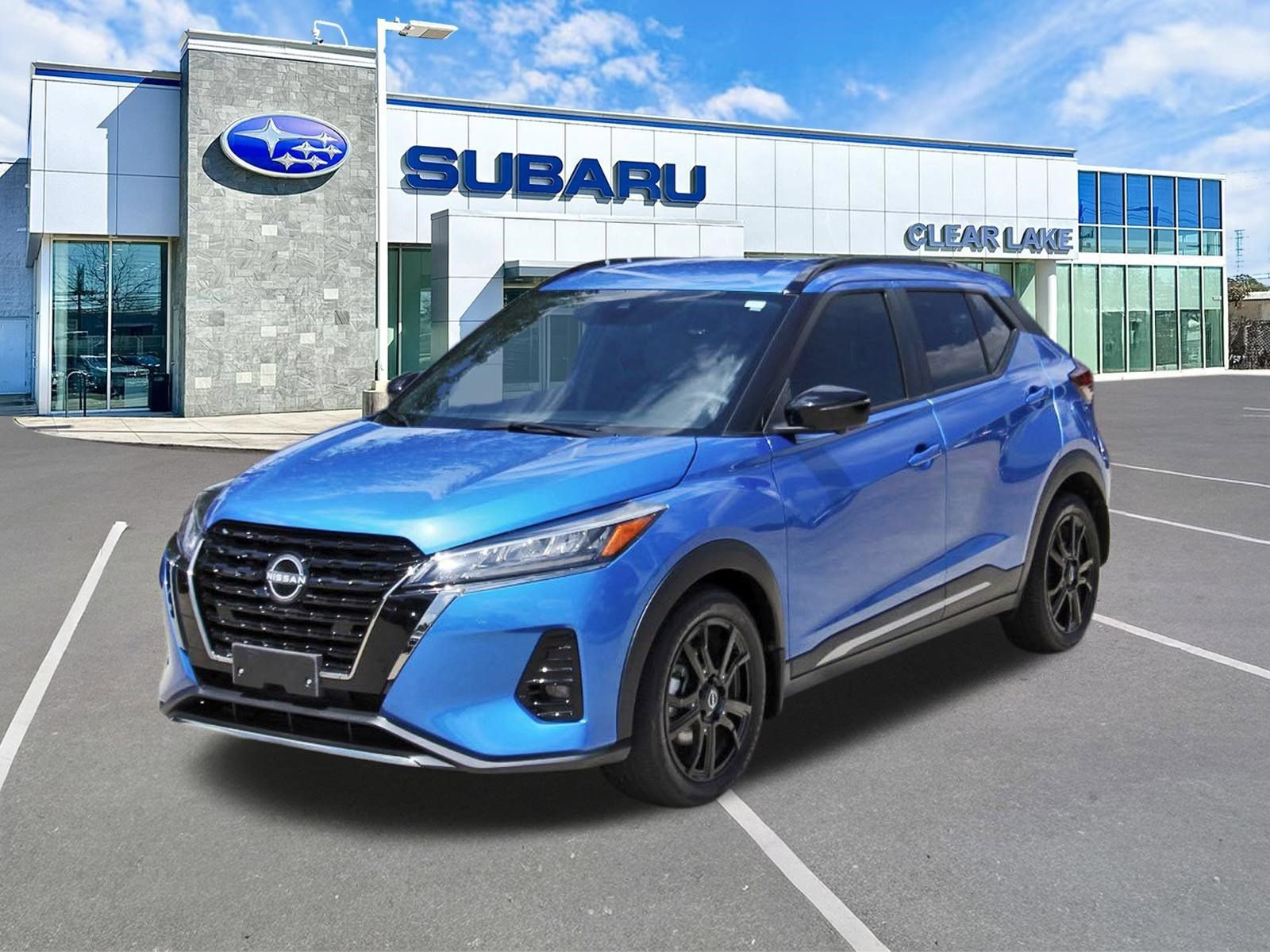 Used 2023 Nissan Kicks SR w/ SR Premium Package FWD image 3