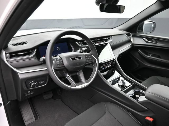 New 2025 Jeep Grand Cherokee Laredo image 14