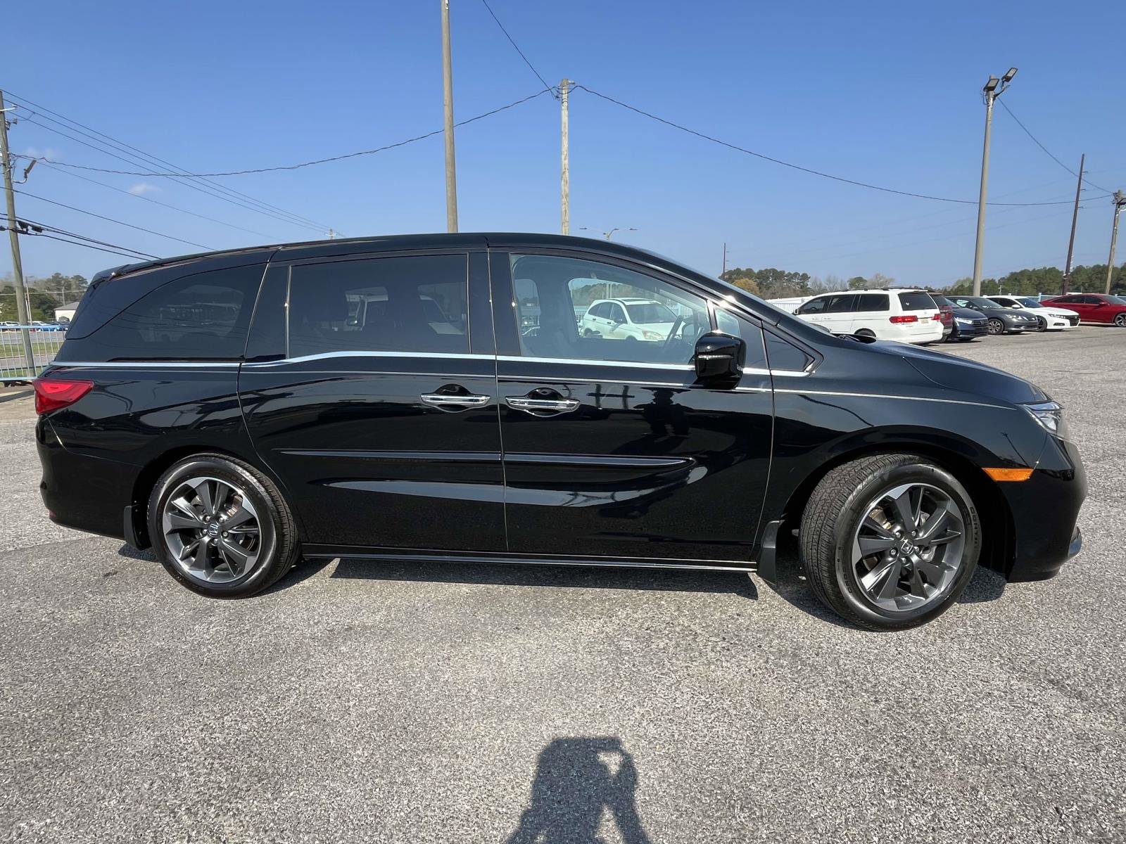 Certified 2023 Honda Odyssey Elite image 3