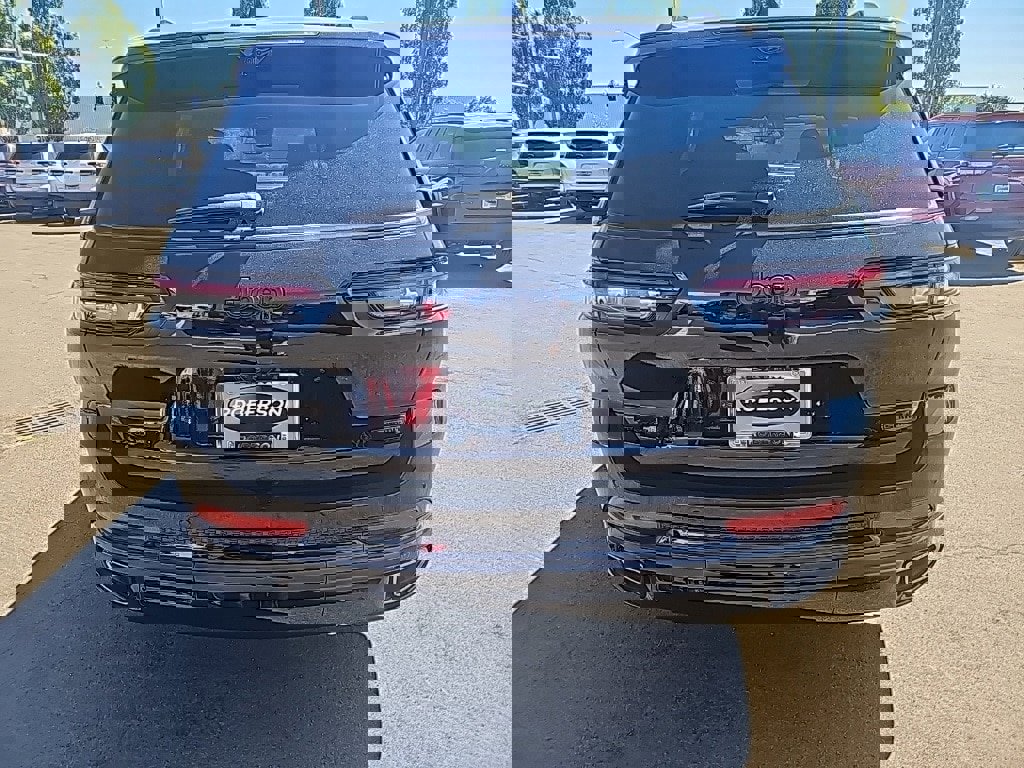 New 2025 Jeep Grand Cherokee L Summit image 4