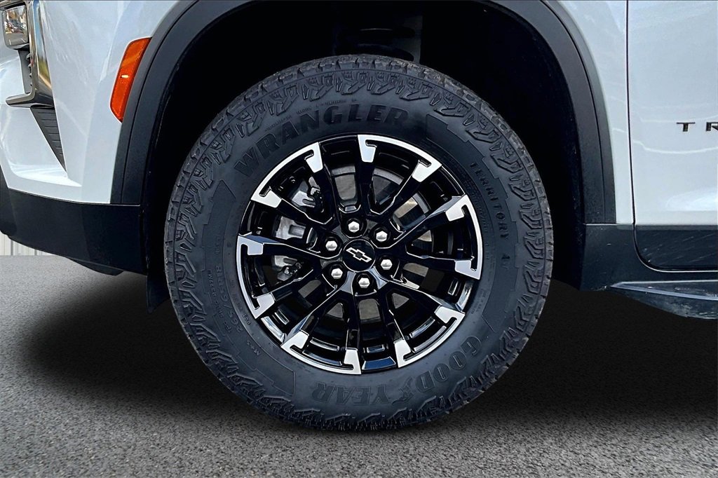 Used 2025 Chevrolet Traverse Z71 w/ Driver Confidence Package image 31