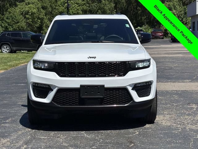 Used 2024 Jeep Grand Cherokee Limited w/ Black Appearance Package AWD/4WD image 32