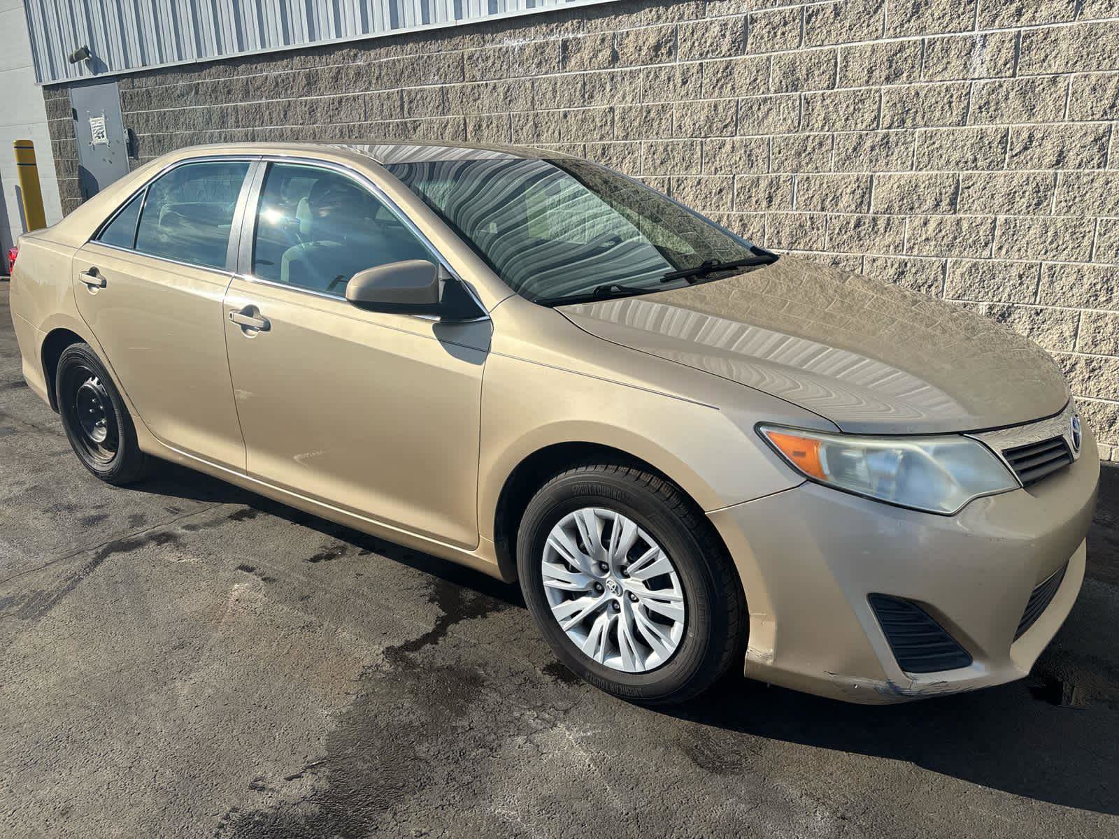 Used 2012 Toyota Camry L image 2