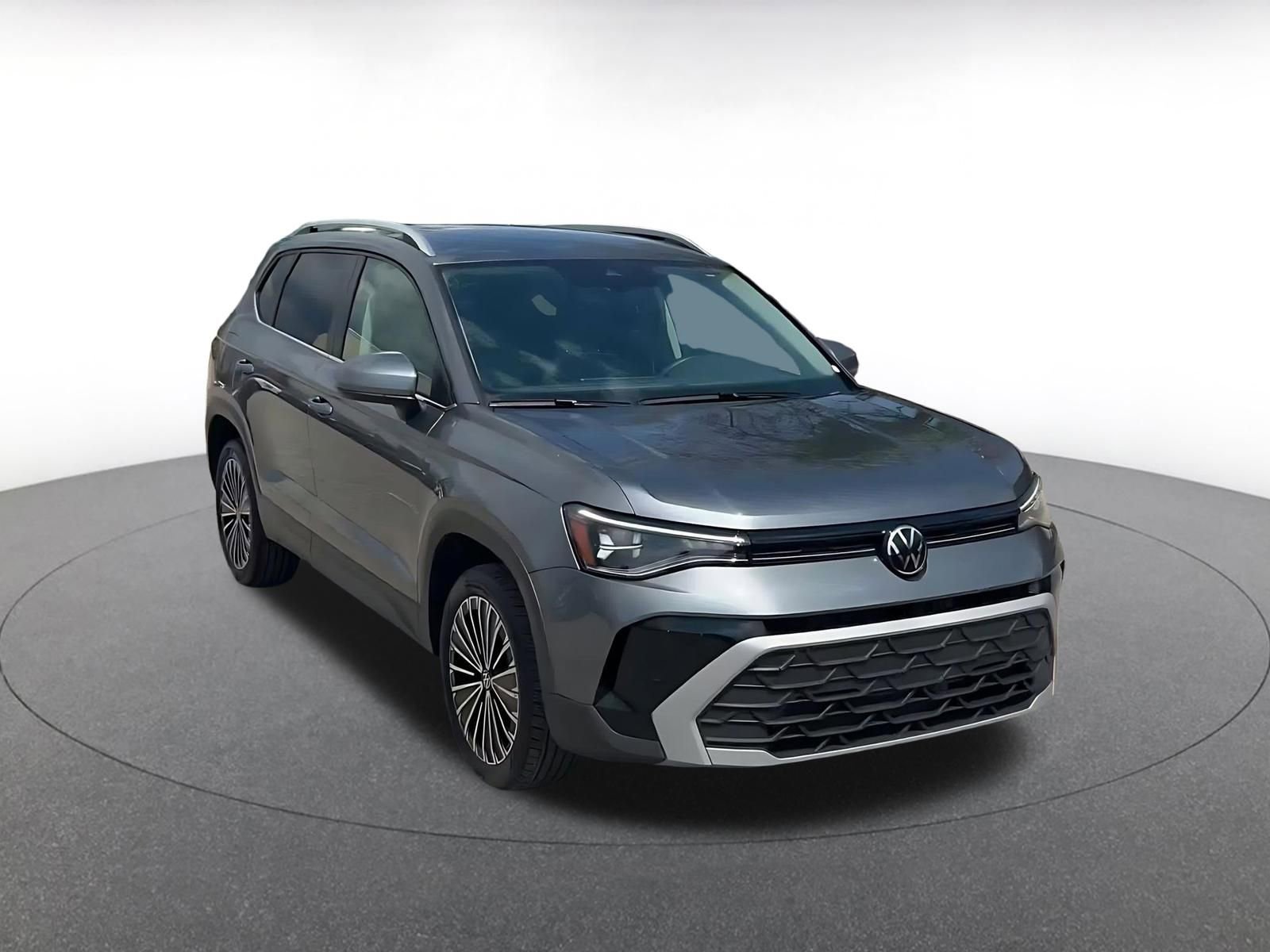 Used 2025 Volkswagen Taos SE FWD image 3