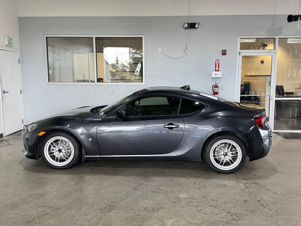 Used 2019 Toyota 86 RWD image 7