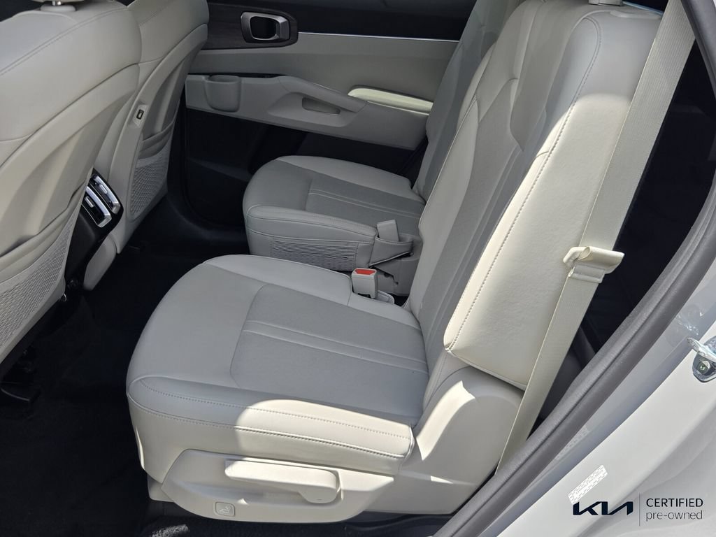 Used 2022 Kia Sorento EX w/ Panoramic Sunroof Package FWD image 11