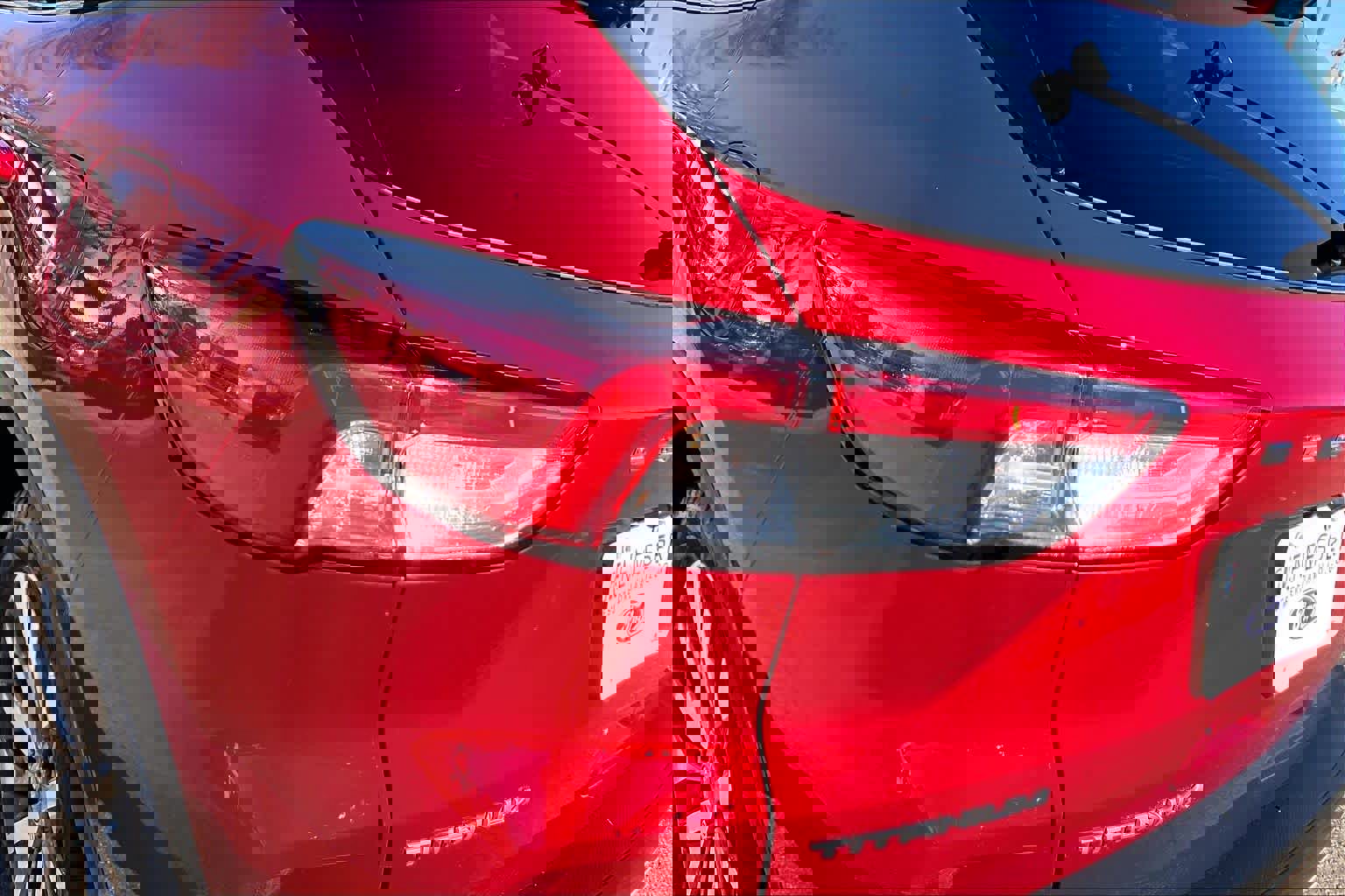 Used 2020 Ford Escape Titanium image 28