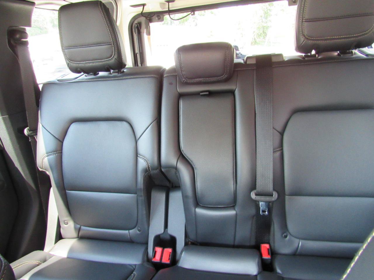 Used 2025 Ford Bronco Badlands AWD/4WD image 8