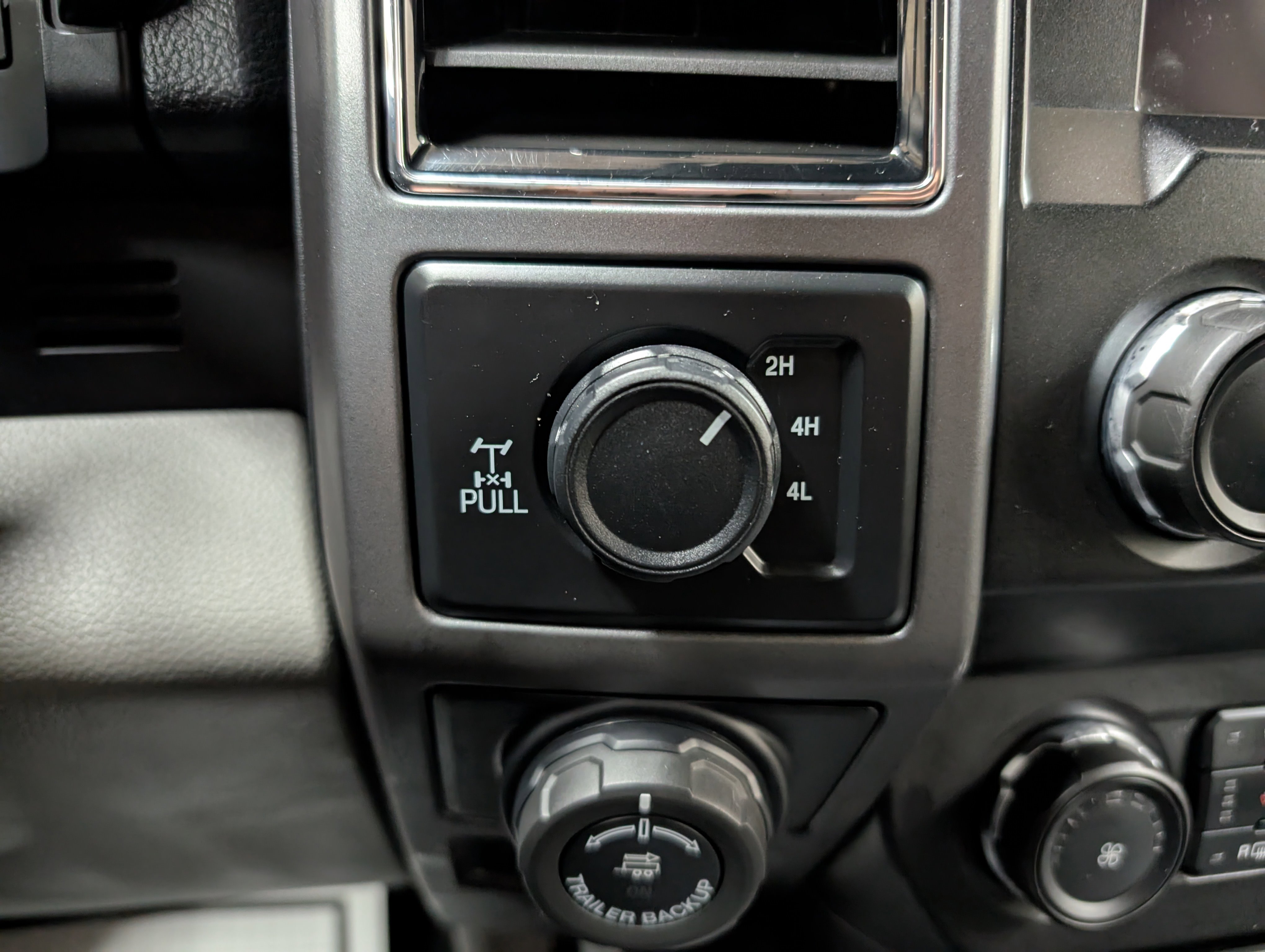 Used 2020 Ford F150 XLT w/ Equipment Group 302A Luxury AWD/4WD image 17