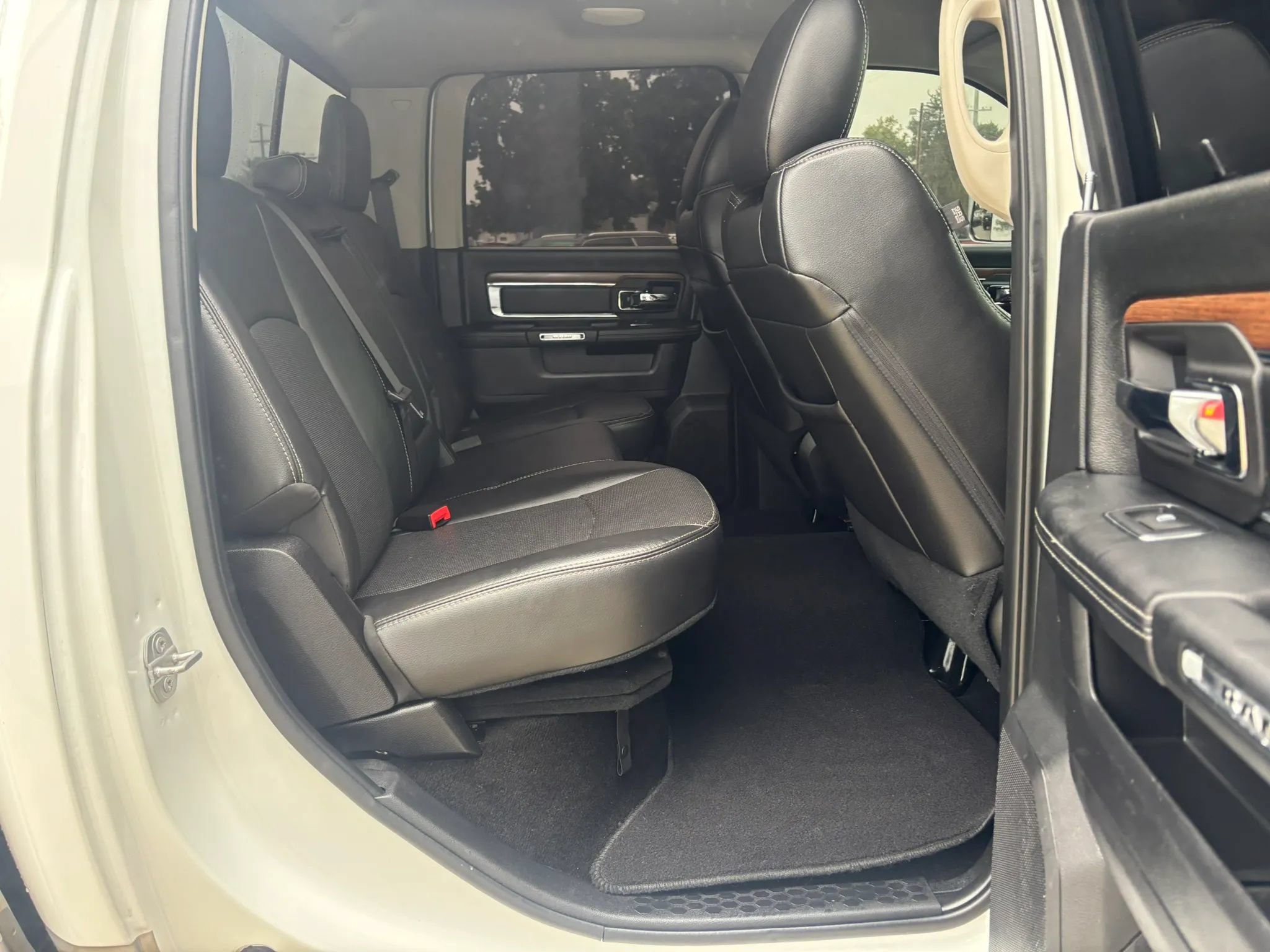 Used 2016 RAM 2500 Laramie AWD/4WD image 17