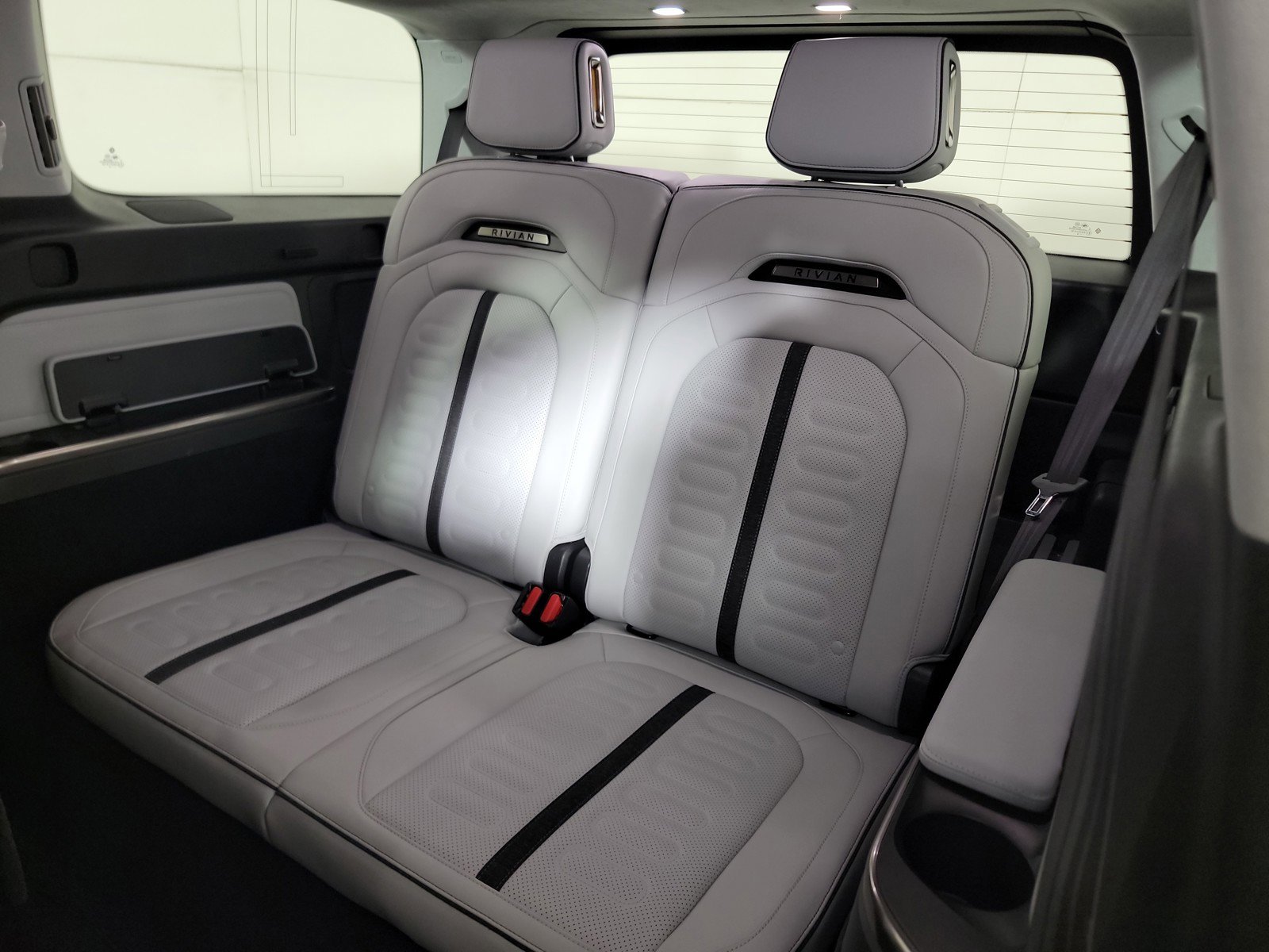 Used 2024 Rivian R1S Adventure AWD/4WD image 22