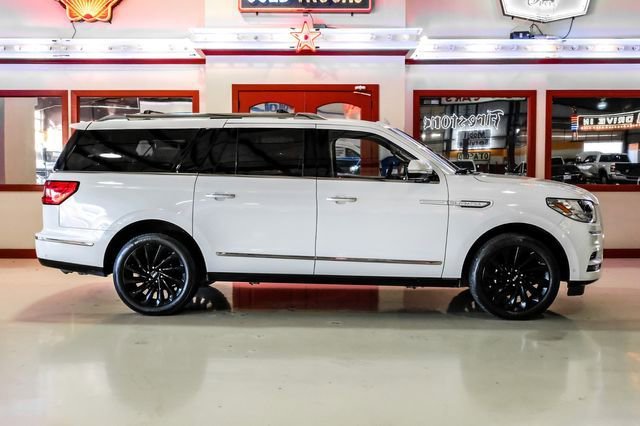 Used 2021 Lincoln Navigator L Reserve image 10