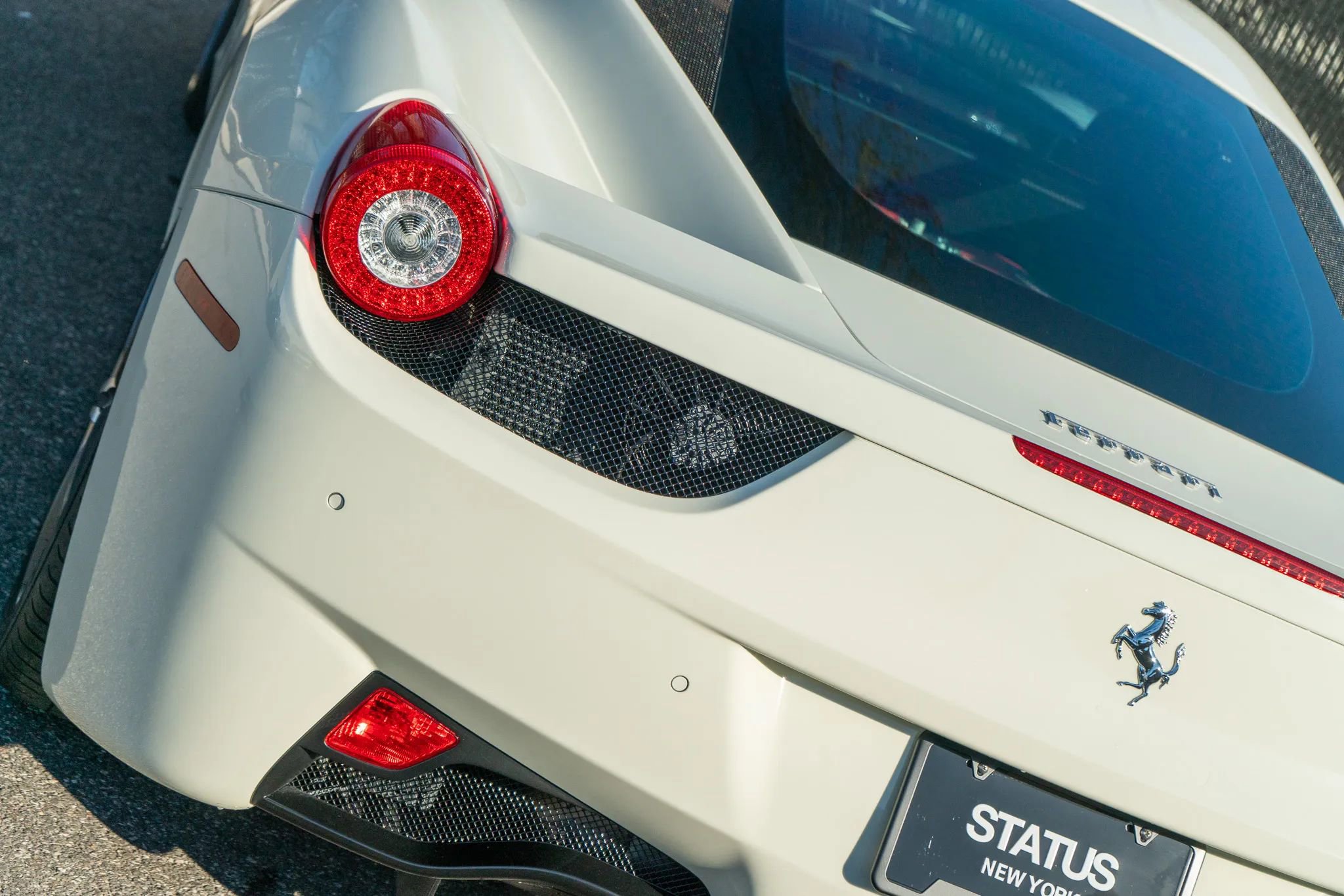 Used 2015 Ferrari 458 Italia Coupe RWD image 30