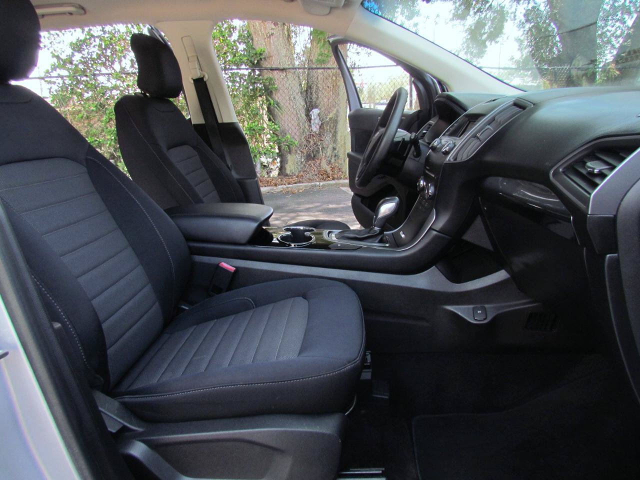 Used 2018 Ford Edge SE FWD image 19