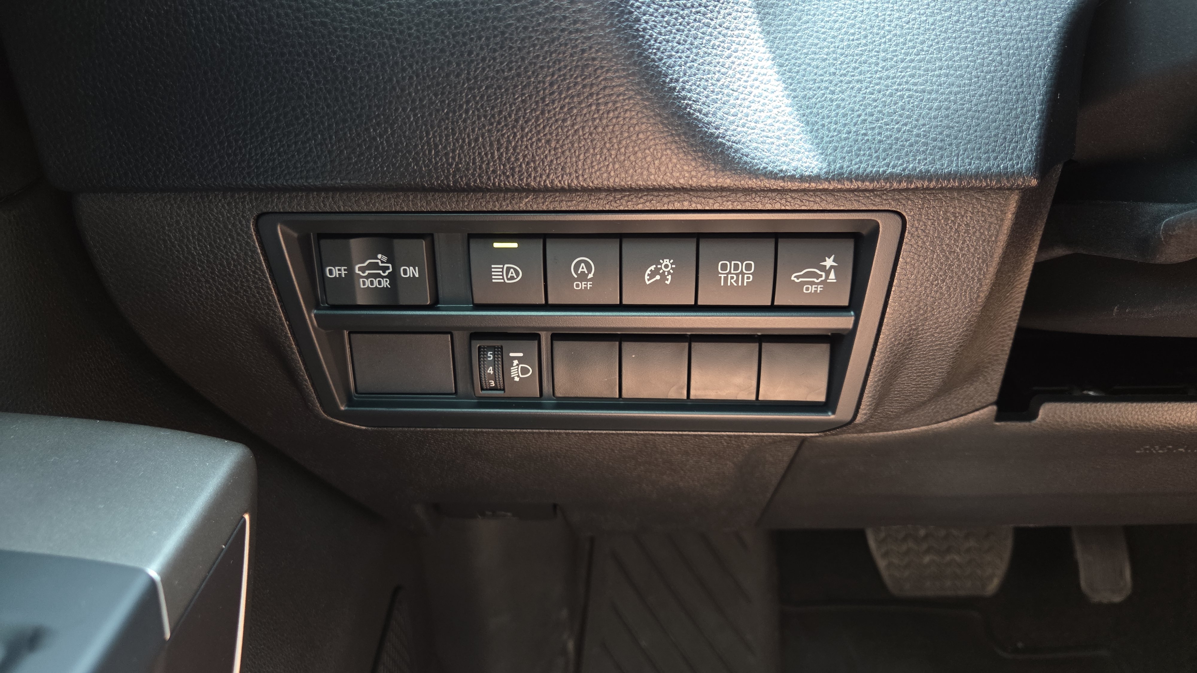 Certified 2025 Toyota Tundra SR5 w/ SR5 Convenience Package AWD/4WD image 17
