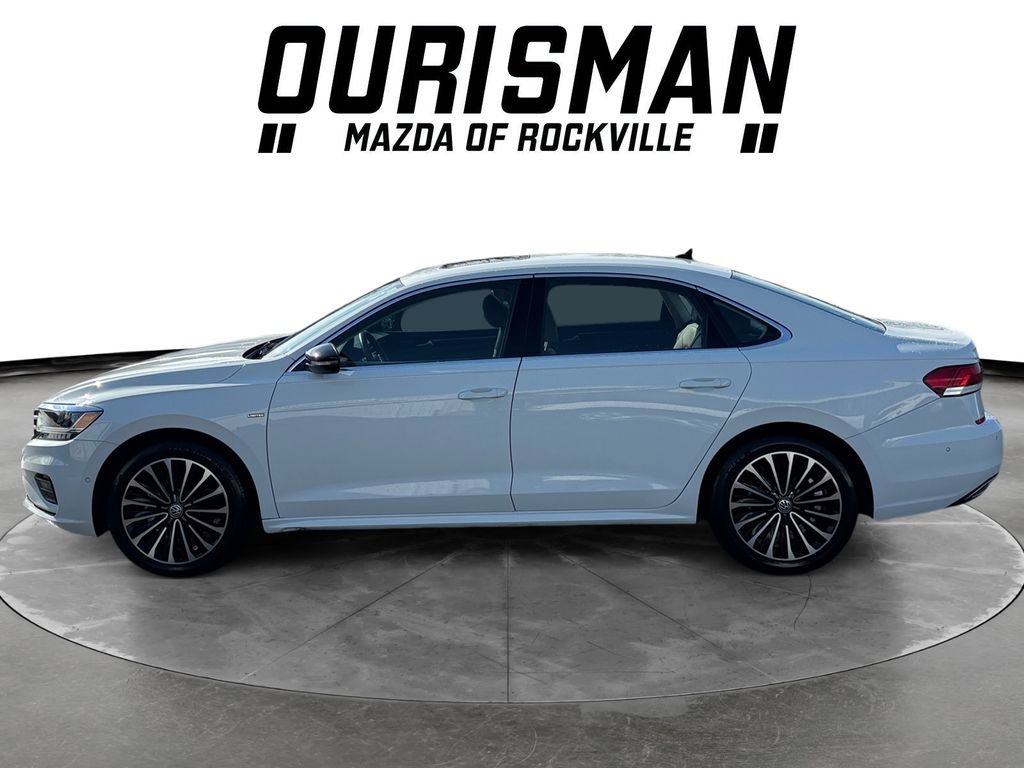 Used 2022 Volkswagen Passat 2.0T image 3