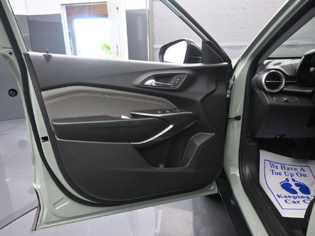 Used 2025 Chevrolet Trax ACTIV w/ Driver Confidence Package FWD image 10