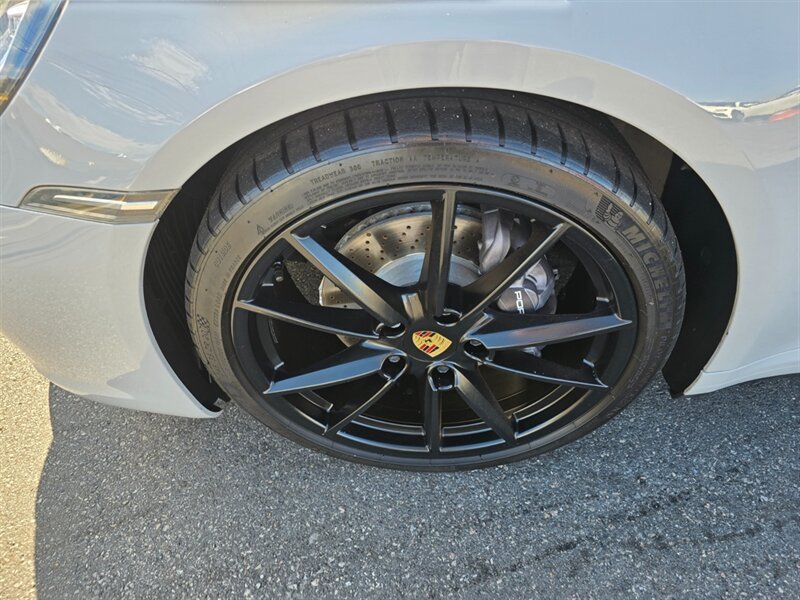 Used 2024 Porsche 911 Carrera 4 AWD/4WD image 33