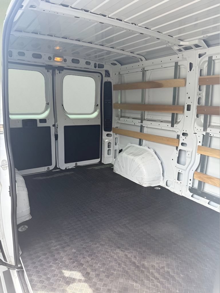 Used 2025 RAM ProMaster 2500 w/ U-Haul Equipment Group FWD image 17