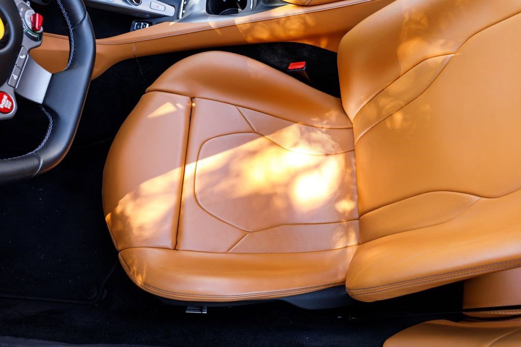Used 2019 Ferrari Portofino RWD image 31
