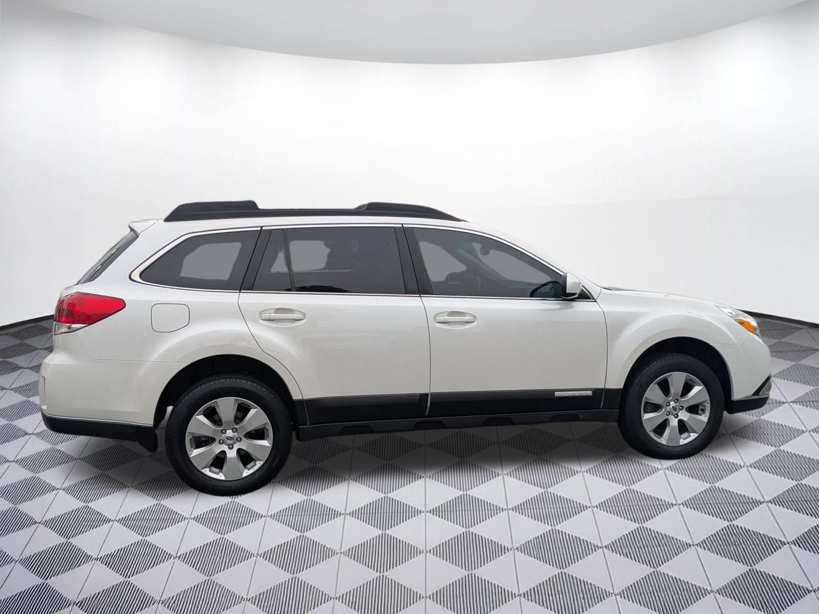 Used 2012 Subaru Outback 2.5i Limited w/ Moonroof Pkg AWD/4WD image 6
