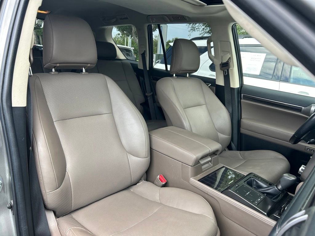 Used 2023 Lexus GX 460 Luxury w/ Sport Design Package AWD/4WD image 44
