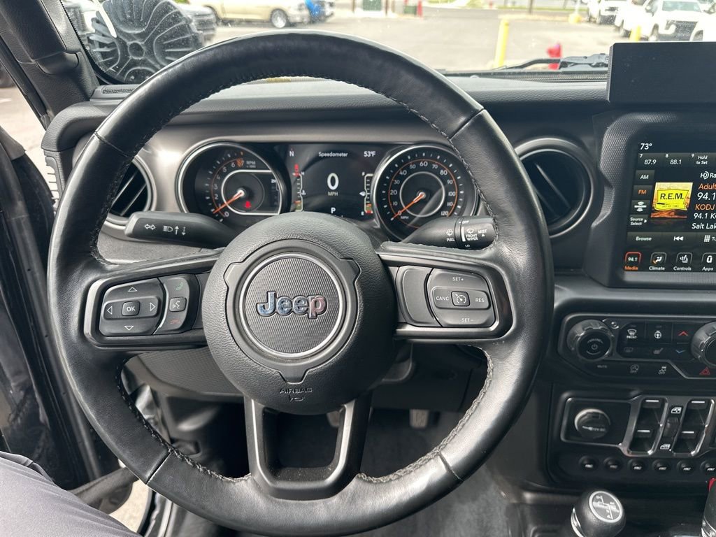 Certified 2022 Jeep Gladiator Sport AWD/4WD image 13