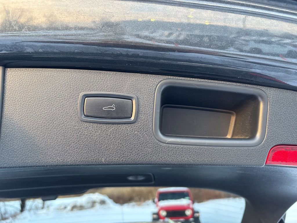 Used 2018 Porsche Macan Base image 19