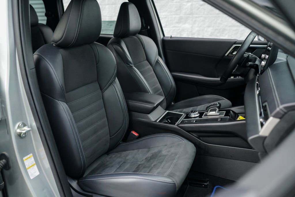 Used 2023 Mitsubishi Outlander LE image 25