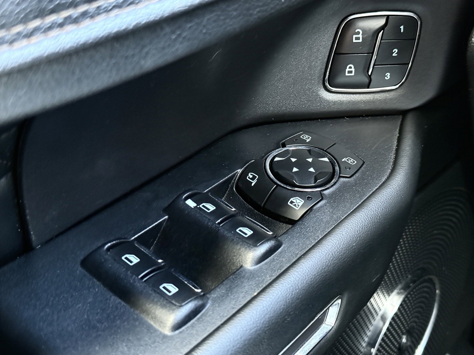 Used 2018 Ford Expedition Platinum image 28