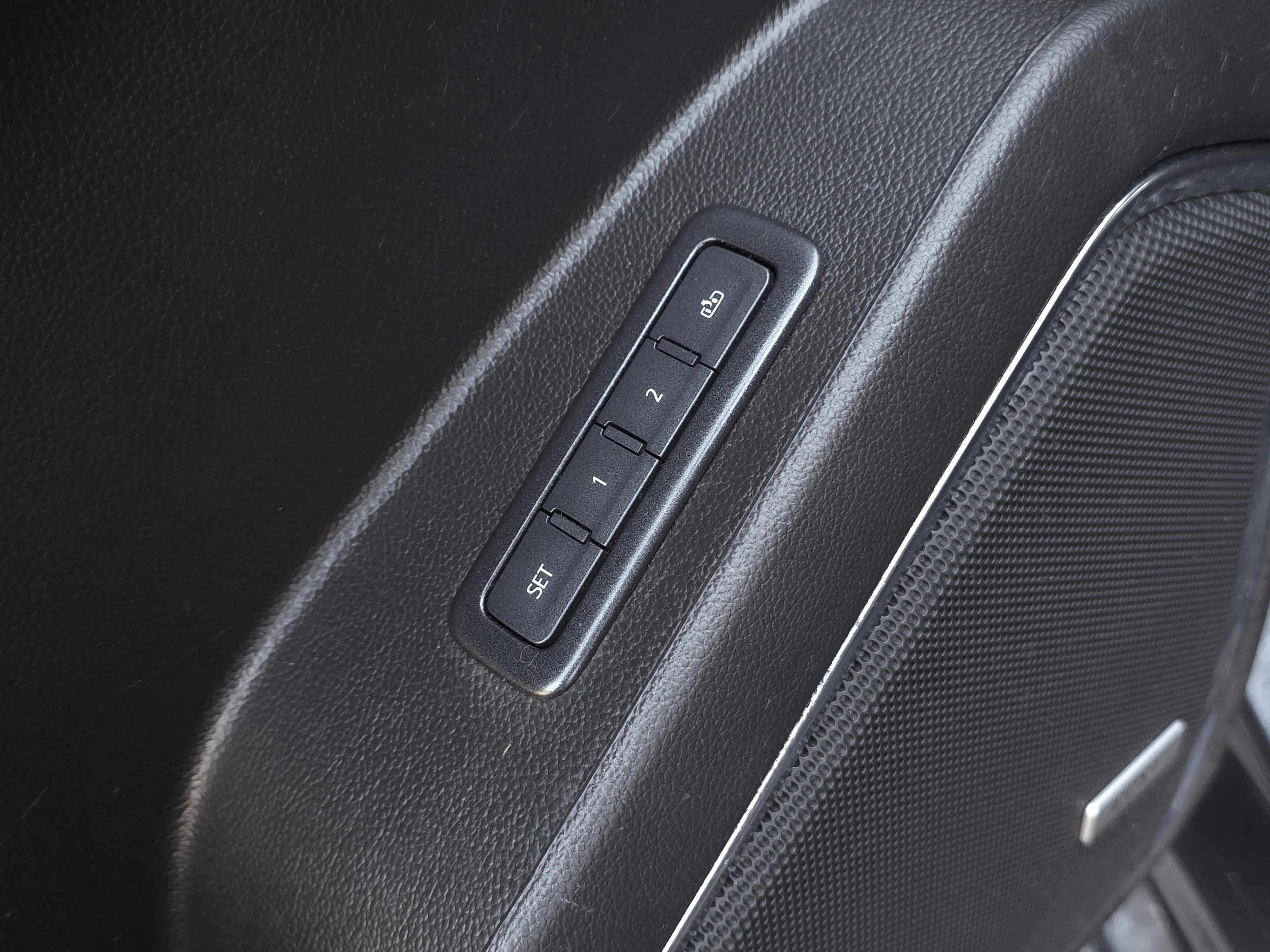 Used 2020 Chevrolet Tahoe Premier w/ RST 6.2L Performance Edition image 13