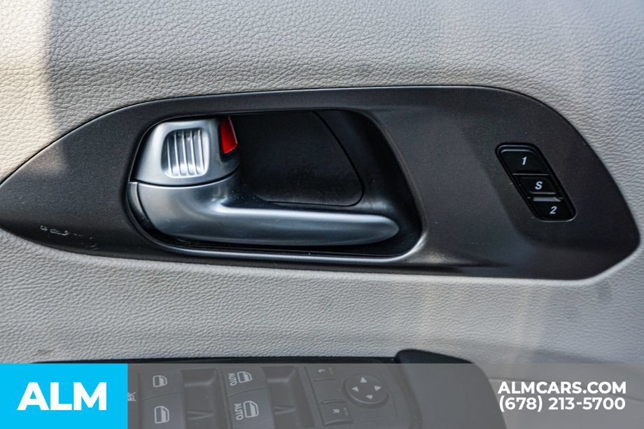 Used 2024 Chrysler Pacifica Touring-L FWD image 53