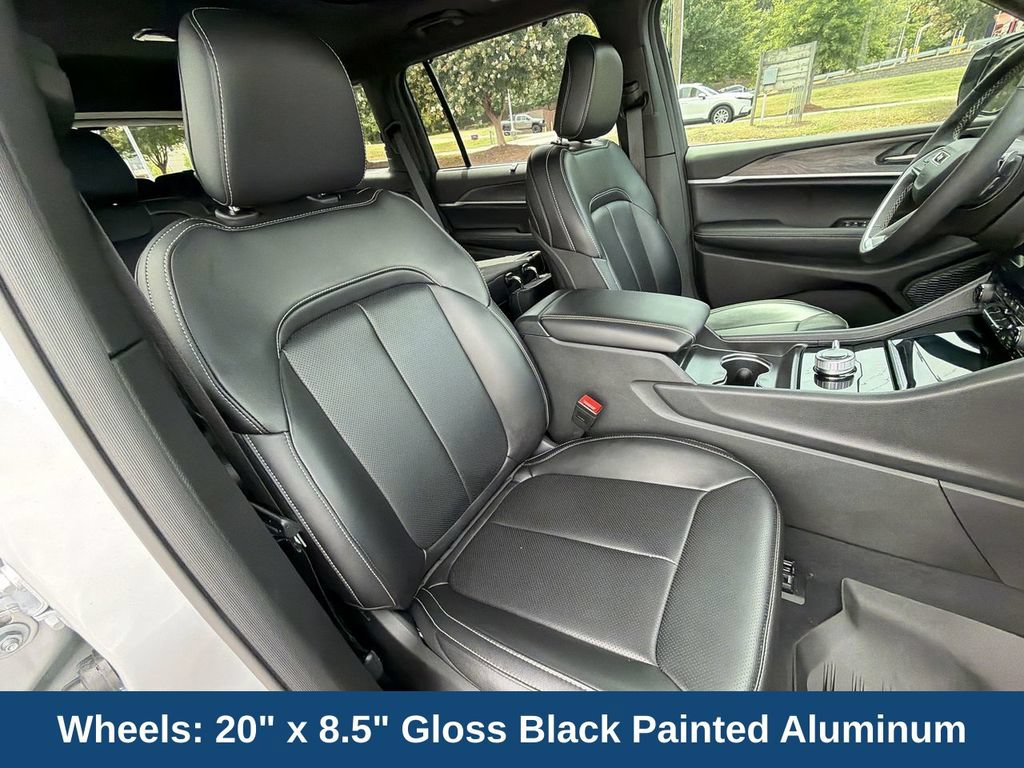 Used 2025 Jeep Grand Cherokee L Limited w/ Luxury Tech Group II AWD/4WD image 30